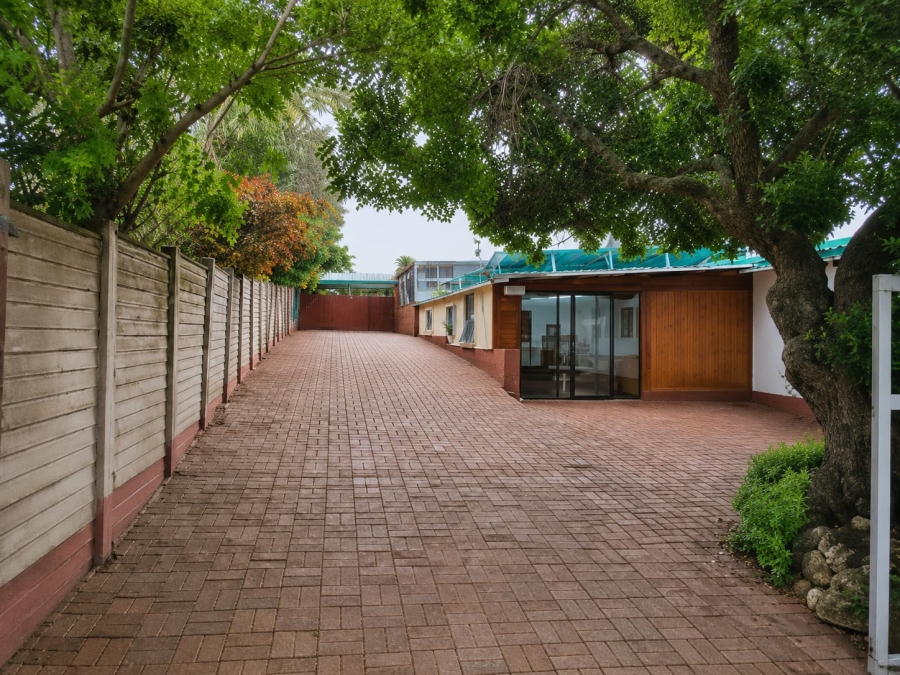 5 Bedroom Property for Sale in Stilbaai Wes Western Cape